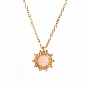 Abrazar la elegancia atemporal con nuestro último collar