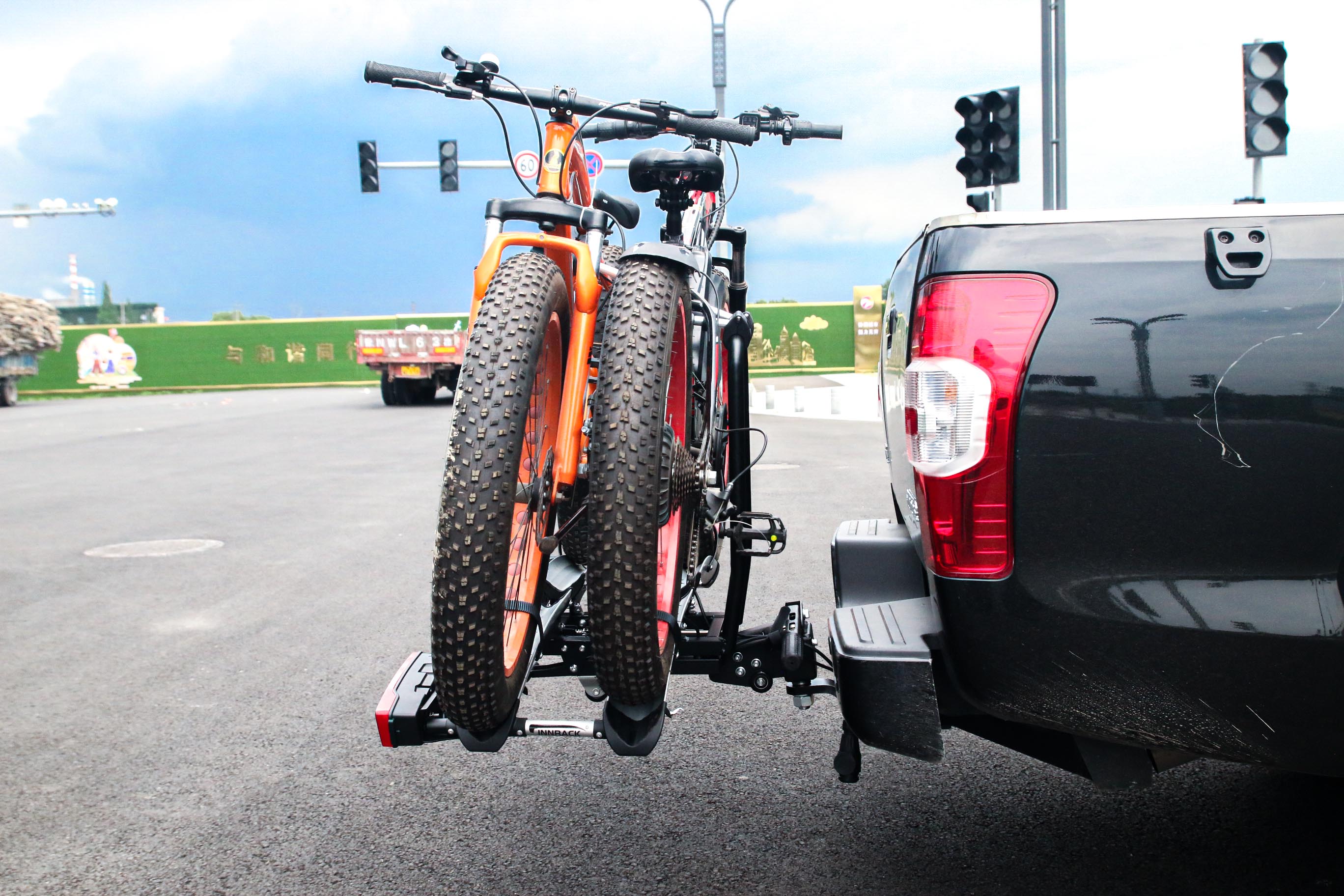 Stability Under Load: How Leading Hitch Mount Rack Manufacturers Redefine Safe Bike Transport