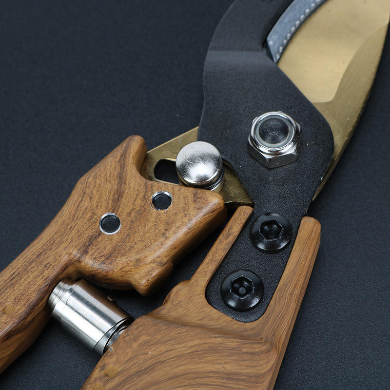 Tijeras de podar para jardinería con diseño de madera