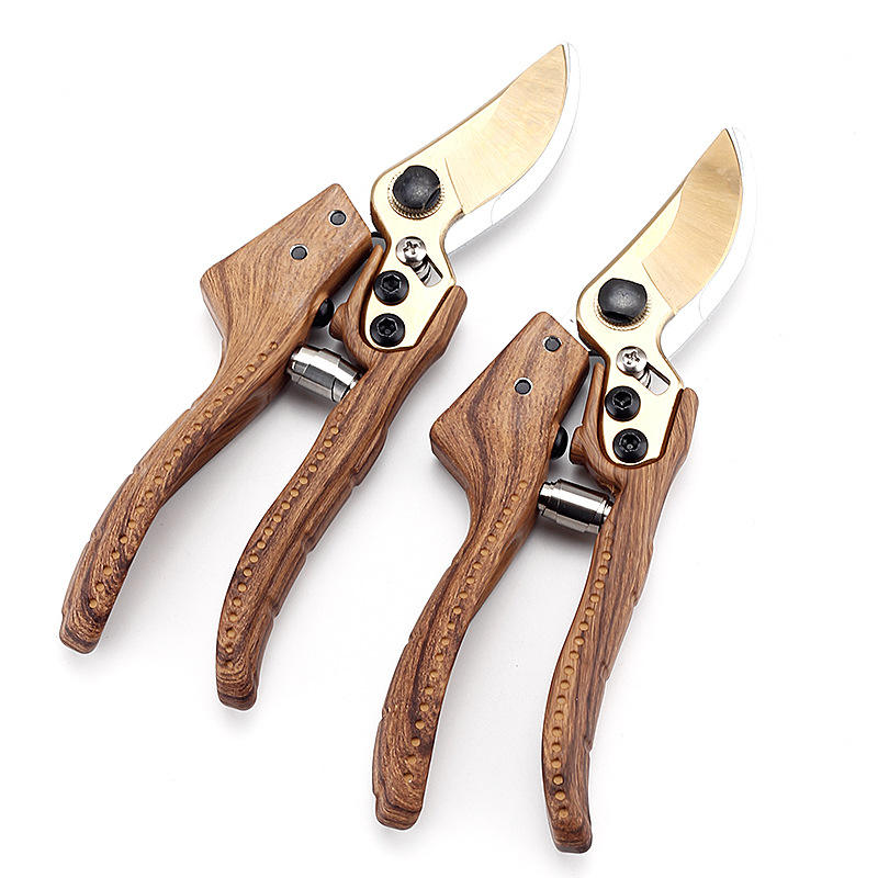 SK5 manual pruning shears with wood grain handle