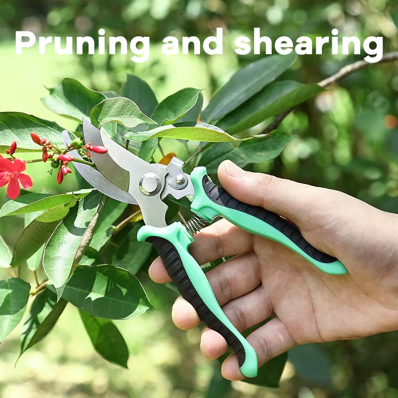 Garden branch cutter with ergonomic handle
