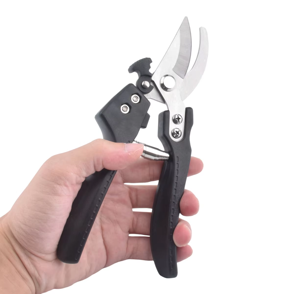 SK5 garden branch cutter in use