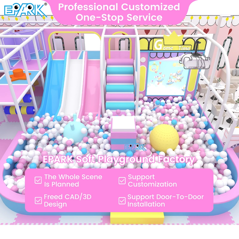 ملعب داخلي لمركز العائلة