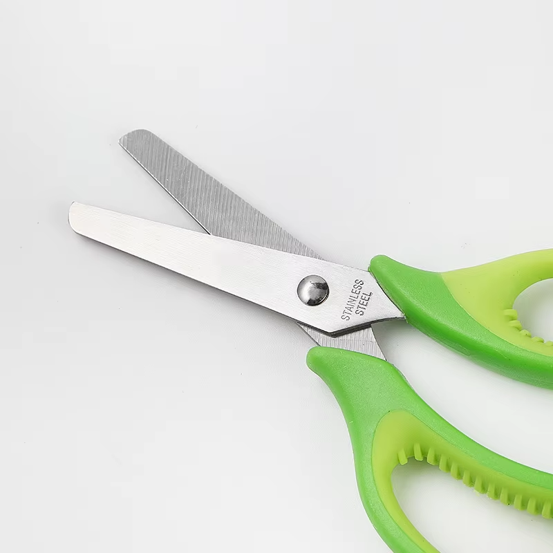 Multi-purpose scissors for home, office, and school use