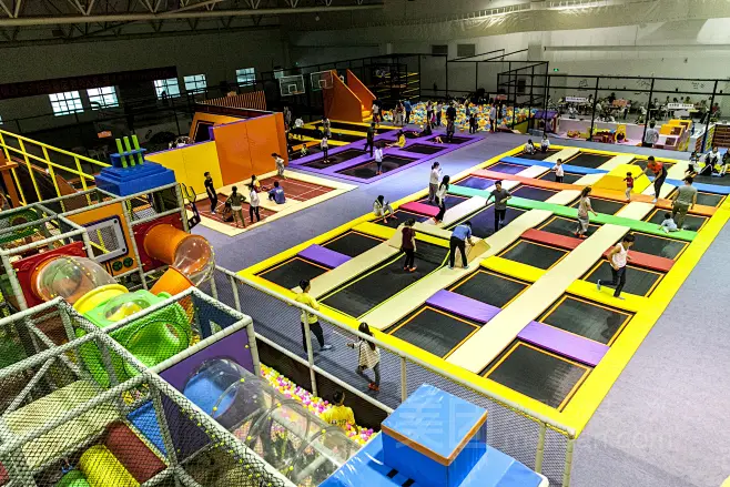 parque de trampolines (5).webp