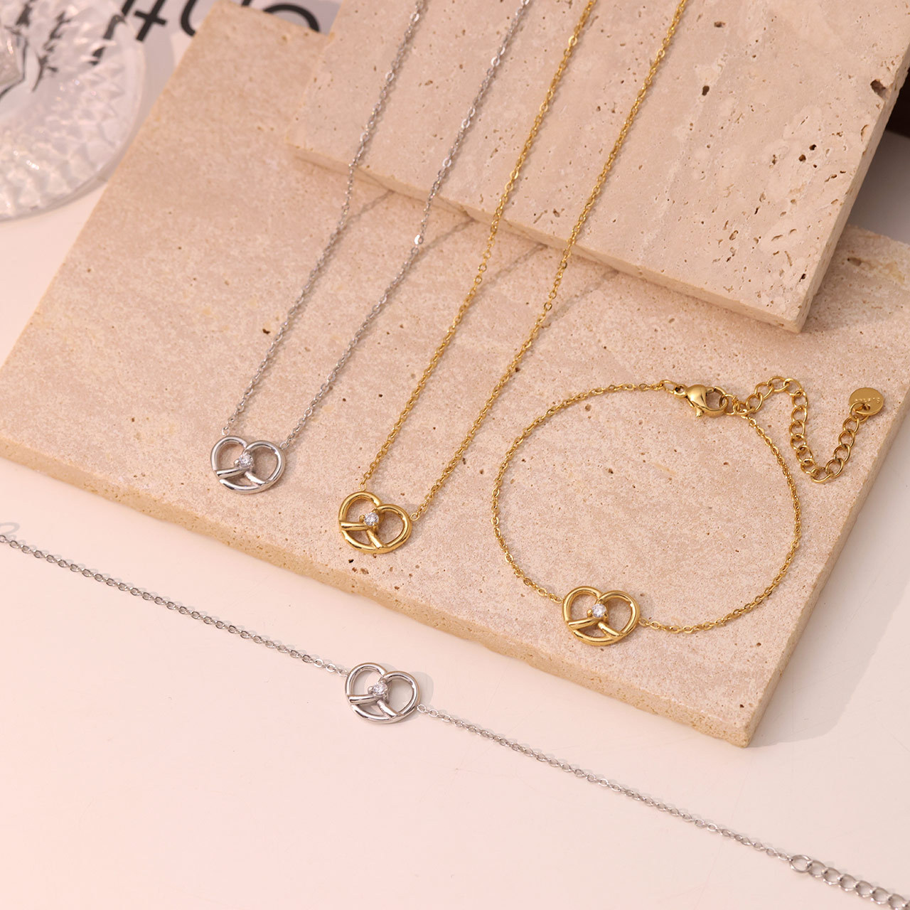Collar de clavícula de acero inoxidable 316L para mujer | Cadena de clavícula elegante y ligera al por mayor Collar de clavícula de acero inoxidable 316L para mujer | Cadena de clavícula elegante y ligera al por mayor