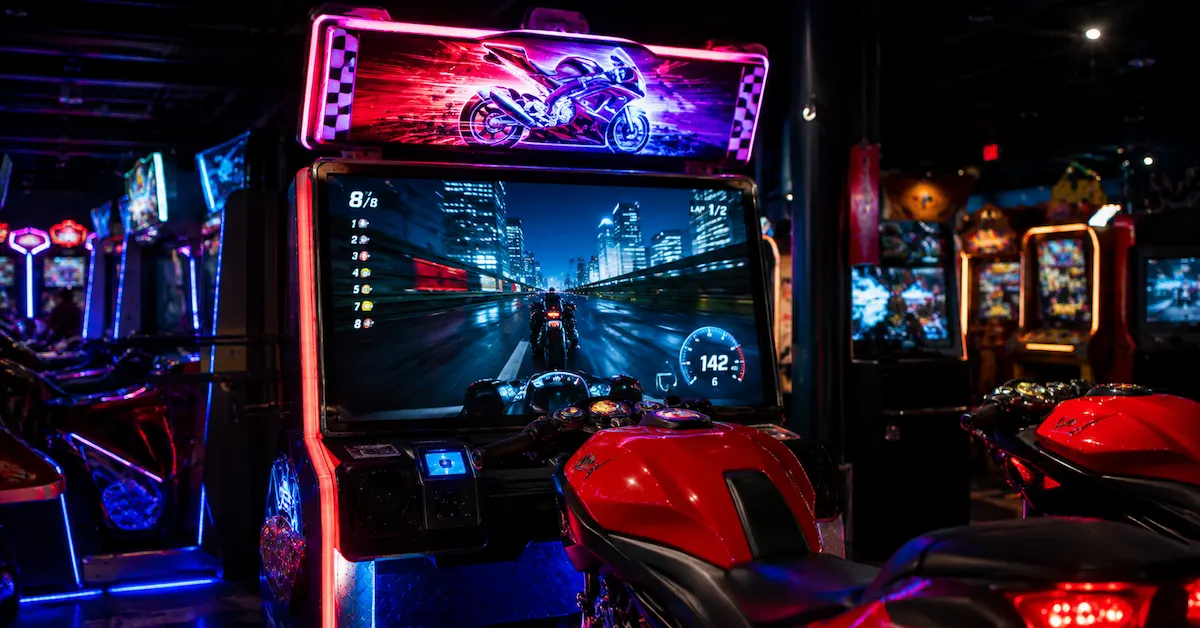 Escena de juego arcade de carreras