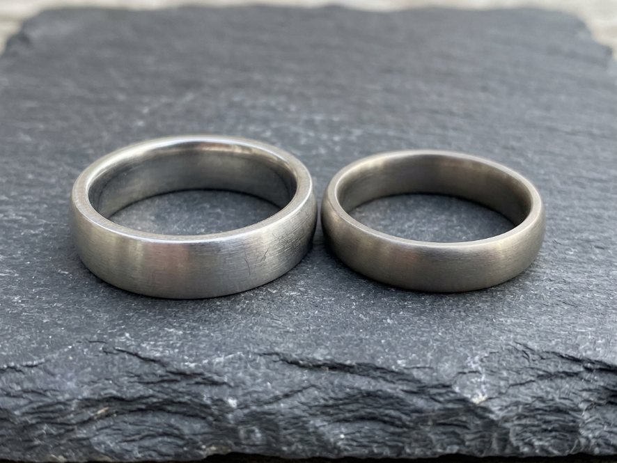 Stainless Steel vs Titanium Jewelry4.png