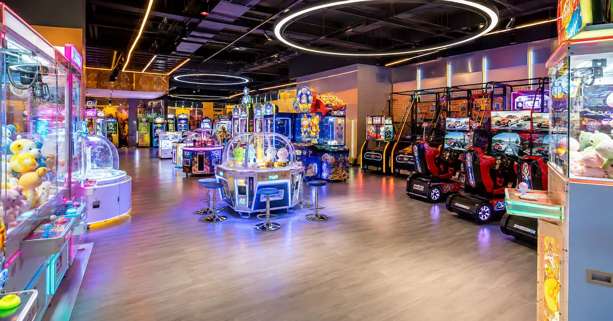 Commercial amusement machines in FEC center